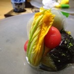 御料理 光安 - ◆初夏の野菜の八寸・・「かぼちゃの花」「ルビナス（トマト）」「賀茂ナス」 「インカの目覚め」「焼きトウモロコシ」「オクラ」「蓮根」など。