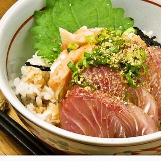 漁師飯がルーツ。新鮮なお刺身を使用した「りゅうきゅう丼」