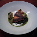 ルフラマンローズ アムリタ - イサキのポワレ　あさりのジュースと海草バターとバジルの風味で