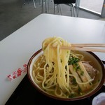 のばれ岬観光農園 - ストレートに近い丸麺。