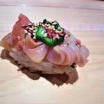 八新鮨 - 赤貝　食べるのがもったいないほど、美しかったです