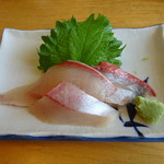 まるは食堂旅館 - エビフライコースのお刺身（はまち）