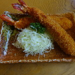 まるは食堂旅館 - エビフライ２匹食べれるのはエビフライコースのみ！