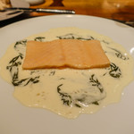 オーセンティックなサーモンのオゼイユ風味