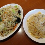 龍園 - 料理写真:半チャーハンと野菜炒め