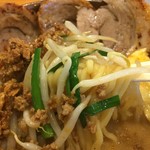 麺場 田所商店 - モヤシとニラの炒め物