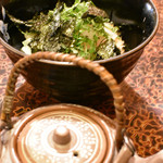 太鼓判亭 - 土瓶には鯛の卵と切り身と出汁。