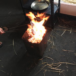 酒蔵鍋 - 表で藁焼き