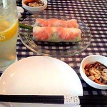 定番の生春巻きとレモンソーダ