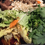 遊・膳 晴れ屋 - お肉を入れる前、お肉の写真は撮り忘れ(T_T)