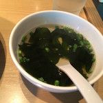 牛王 - わかめスープ