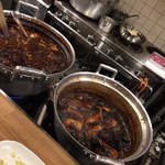 もつ焼 碁ゑん - 煮込み鍋とミミ鍋