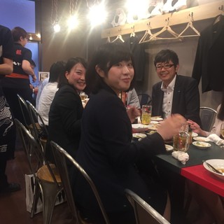 平日はお仕事帰りの方で盛りあがています！女性も安心！お手洗いは男女別です！