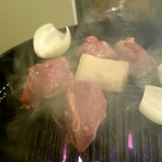 さっぽろジンギスカン千歳 - 焼きます