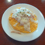 Hirozu Kafe - オムライス。チキンとチーズのホワイトソース