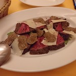 トラットリア デッラ ランテルナ マジカ -  Filetto di manzo con Tartufi e Parumejano Reggiano 炭火焼牛フィレ肉。トリュフとパルメジャーノ・レッジャーノ入り