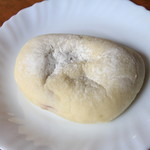 ベーカリー ドゥークー - 魔女のクリームパン