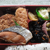 とんかつ まい泉 青山本店 - おかずも寄ってしまいました。