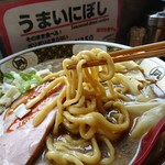 手揉み低加水太麺