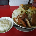 継承 あっ晴れ - 香るスープカレーらーめん   930円 
      麺量 5ばか   210円
      御飯（小）  150円
      野菜でら盛（350g）   ランチ無料
      無料トッピング   玉ねぎマシマシ  にんにくアリアリ