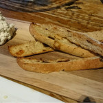 パンビュッフェ&肉イタリアン 茶屋町 ファクトリーカフェ - チーズとパンさえも洒落てる。