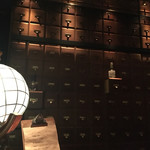 バー・ジュニパー - 全ての箱の中身がGINなのだ