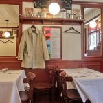 ラミティエ - 店内のテーブル席の風景です