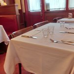 ラミティエ - 店内のテーブル席の風景です