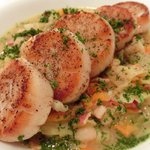 ラミティエ - 本日のランチ 1200円 のホタテのポワレ野菜の煮込み添え