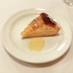 ラミティエ - デザートセット 525円 の洋ナシのタルト キャラメルジャム入り