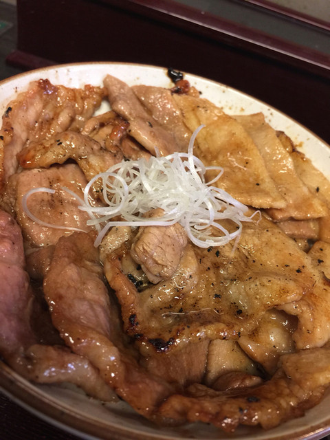 帯広豚丼 炭火焼 とんたん>