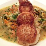 ラミティエ - 本日のランチ 1200円 のホタテのポワレ ガルビュール添え(野菜と生ハムと白インゲン豆の煮込み)(+100円)