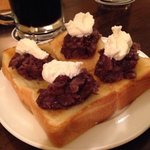 BUCYO COFFEE - 厚切りバタートーストに餡。上のバターが絶妙。