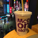 マクドナルド - 2017/07 スマホのマクドナルドの公式アプリ McDonald’s Japanのクーポンで、プレミアムロースト コーヒーの アイス（M）150円→100円。自動販売機の缶コーヒーよりはマシだと思っていたんだけど…なんか、薄いような感じがしたのだ