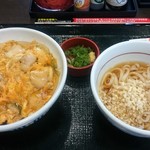 Nakau - 親子丼並と小うどん冷やし 650円