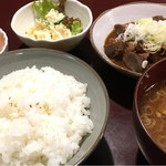 酒処ハチヤ - どて煮定食（¥750）