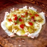 イタリアンバール ミーオ - 「本日のカルパッチョ」(680円)。今回は"タコ"だった。予想外のビジュアル。