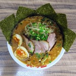 味噌屋 八郎商店 - ○玉を自分でカット（いててて…）