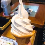 豆撰 - 豆乳入りソフトクリーム(360円)