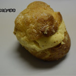 和・仏蘭西菓子 はなふぶき - 持ち帰る途中で形が少し崩れてしまった、シュークリーム