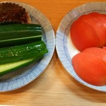 晩杯屋 - モロキュウと冷やしトマト