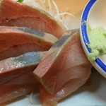 晩杯屋 - ぶり刺身  200円