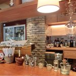 ラ スフォリーナ - 店内のテーブル席の風景です