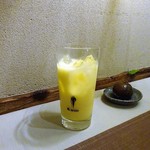 インド料理 想いの木 - マンゴーラッシーサワー