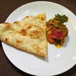 インド料理 想いの木 - 麦のナン、スパイシープラウンカリー