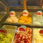 Gelato Fresco - 中身はでかくてウマそうなマンゴー果肉が入ったマンゴージェラートを注文してみることに。