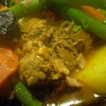 ラ・プラーヤ - 湯気で見にくいですが、マトンは箸で割れるほど