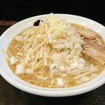 ぽっぽっ屋 - ラーメン  タマネギ ニンニク 油多め ¥750-