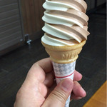 滝野すずらん丘陵公園 - ソフトクリーム チョコ&バニラ ハーフ 310円
