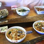 食彩々海への道 - いわしの丸干しに季節野菜の和えもの、黒蜜煮、肉じゃが、筑前煮